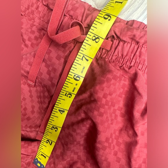 3/$15 North Face, 4” mid rise Short US S - Picture 7 of 8